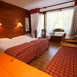 Au Bois De Lune Hotel