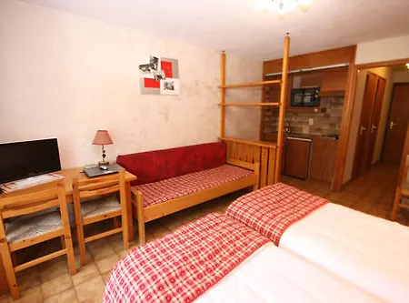 Au Bois De Lune Hotel 3*