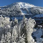 Au Bois De Lune Hotel 3*