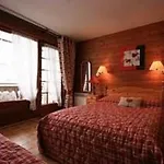 Au Bois De Lune Hotel 3*