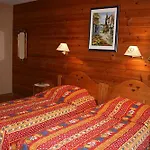 Au Bois De Lune Hotel