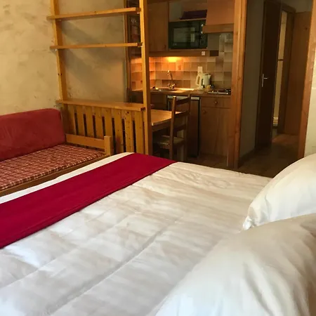 Au Bois De Lune Hotel 3*