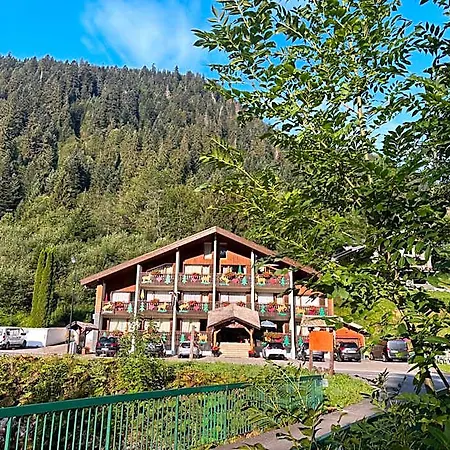 Au Bois De Lune Hotel
