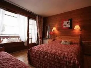 Au Bois De Lune Hotel 3*